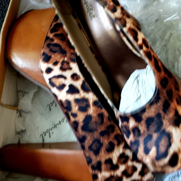 🔥🔥🔥Beautiful Leopard Shoes🔥🔥🔥 - Picture 2 of 2